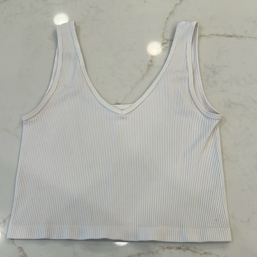 White comfortable cropped tank, thicker fabric